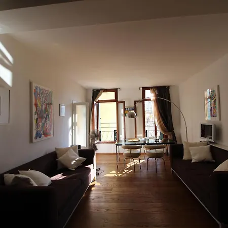 Stunning In The Heart Of Apartman